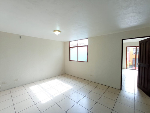 Imagen 13 de 30 de Vendo Hermosa Casa, Ubicada En Sector Preferencial De Alta Plusvalia Y Seguridad, Excelente Condiciones Rodeada De Naturaleza