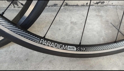 Rines De Ruta Bontrager Elite Tlr Paradigm Con Llantas (Usado)