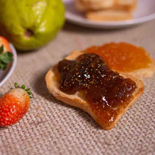 Doce tradição: produção de chimia de figo reúne gerações ao redor do tacho  na Serra