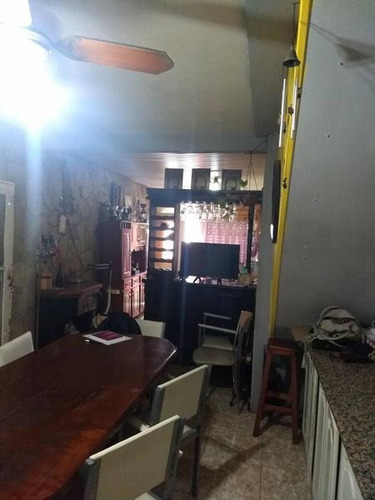 Imagen 5 de 12 de Casa Con Galpón.