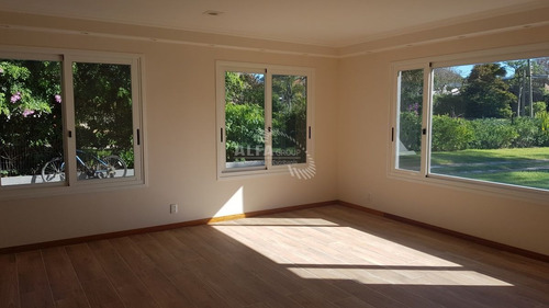 Imagen 8 de 23 de Casa En Venta En Playa Mansa - Punta Del Este
