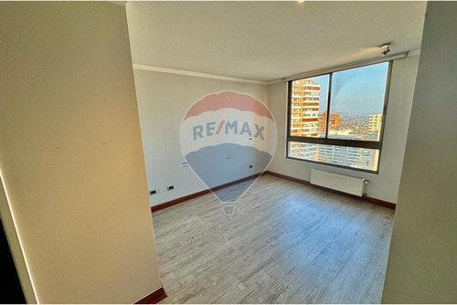 Amplio Departamento, Vista Despejada, Bajos Gastos Comunes
