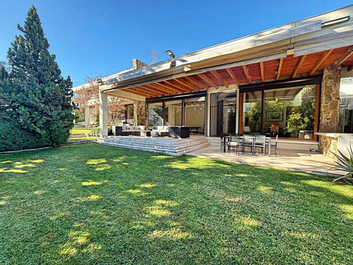 Lo Barnechea // Hermosa Casa En Condominio (101550)