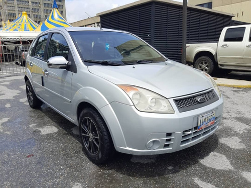Imagen 7 de 10 de Ford Fiesta Max 2010 4x2 Sincrónico