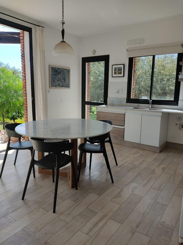 Exclusiva Casa En Venta De 3 Dormitorios En Valle Del Golf