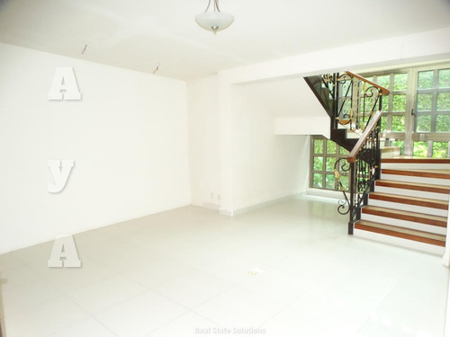 Casa En Venta, Estilo Clásico ,4 Recámaras En Residencial Campestre, Cancún