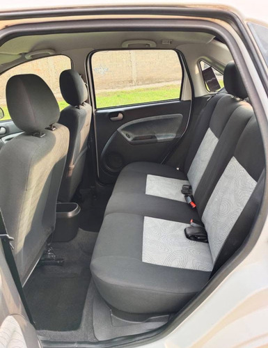 Ford Fiesta 1.6 First 5vel Sedan Mt