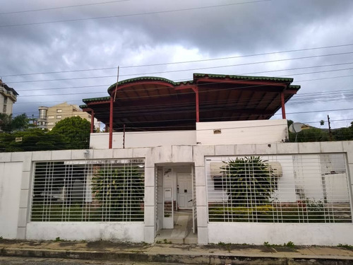 Imagen 1 de 30 de En Venta Casa Quinta Ubicada En Barrio Sucre, Muy Amplia