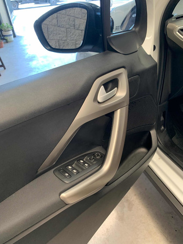 Imagen 7 de 19 de Peugeot 2008 2019 1.6 Allure