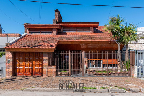 Venta Casa 4 Ambientes Jardin Parrilla Pileta Garaje