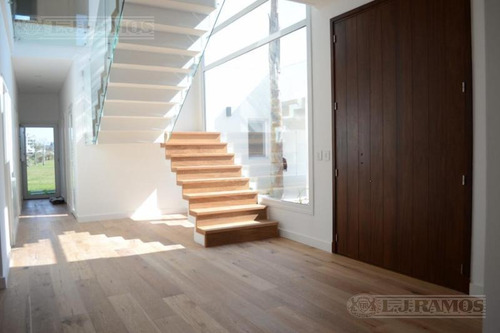 Imagen 12 de 20 de Casa A La Venta En El Golf - Nordelta