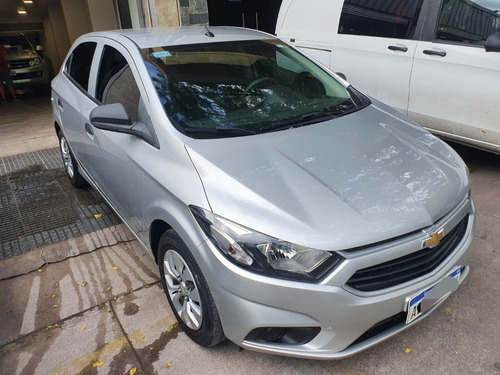 Imagen 2 de 6 de Chevrolet Onix Lt
