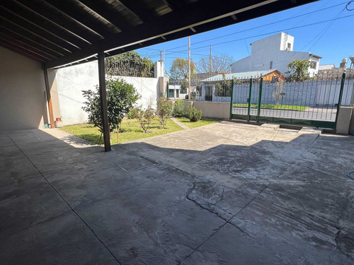 Imagen 2 de 26 de Casa Con Pileta En Venta En La Tablada
