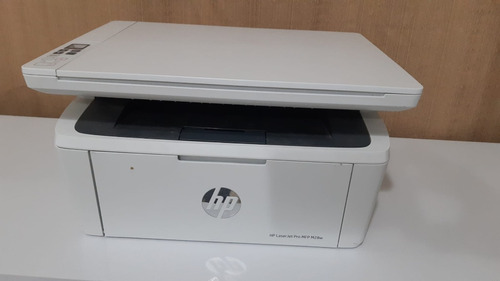 Impresora Multifunción Hp Laserjet Pro M28w Con Wifi Blanca 