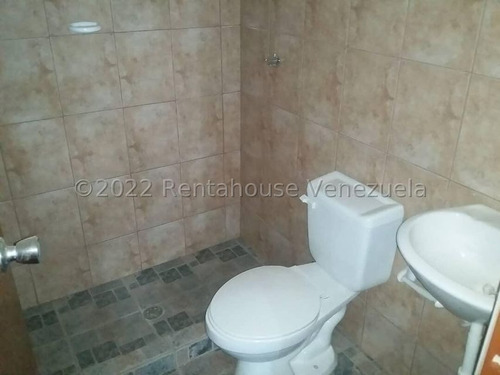 Imagen 12 de 24 de Acogedor Apartamento Con Ampliación. 04120656408 Mls 23-4143