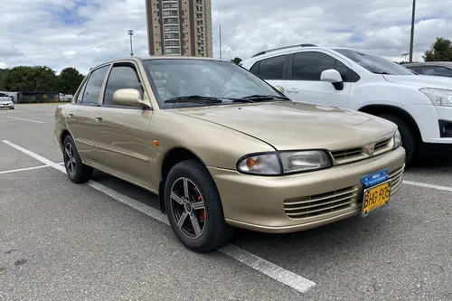 Mitsubishi Lancer 1.3 Gl 4 p