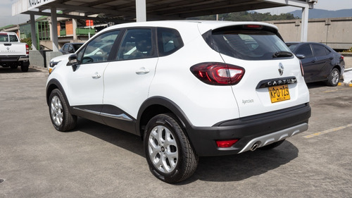 Imagen 14 de 15 de Renault Captur Zen Mecánica - 2022