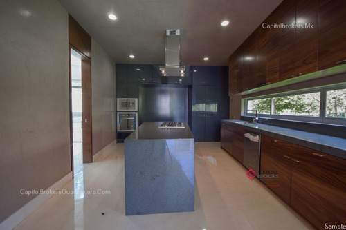 Imagen 10 de 30 de Casa De Lujo Nueva Con Amplio Jardin En Reserva Real