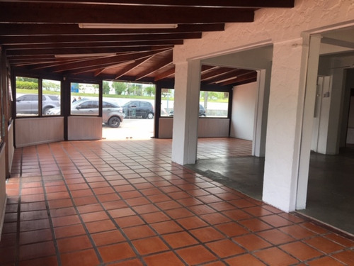 Local En Punta Del Este, Mansa- Ref: 7959