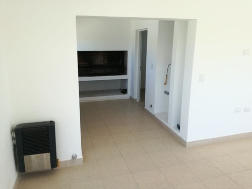 Imagen 3 de 15 de Vendo Excelentes Departamentos De 1 Dormitorio Con Quincho Y Piscina. Belgrano Al 200.