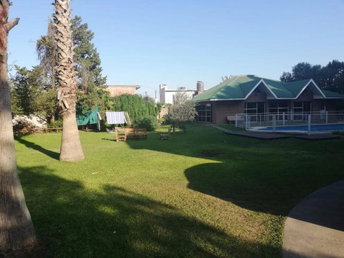 Casa En Venta - 4 Dormitorios 3 Baños - Cochera - 2.200mts2 - Florencio Varela