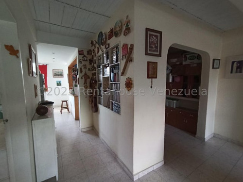 Casa En Venta De 3 Niveles La Cooperativa Maracay 25-15196 Apd