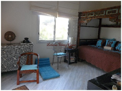 Venta Casa En El Chorro, 5 Dormitorios Hermosa Vista Al Mar - Ref: 16511