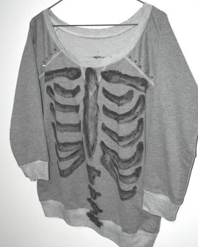 Imagen 4 de 6 de Buzo Rustico Bones Esqueleto Calavera Tachas Cuello Bote