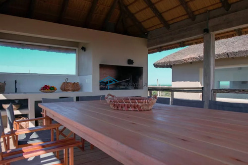 Casa En La Juanita Frente A La Playa