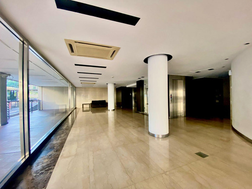 Alquiler De 3 Ambientes C/ Dep. Servicio, 2 Cocheras Y Baulera - Madero Center