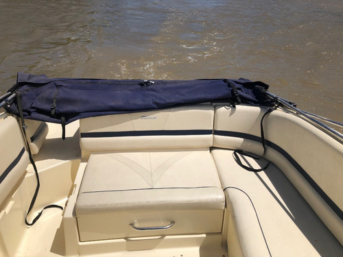 Imagen 6 de 17 de Quicksilver 2400 Lancha Cuddy