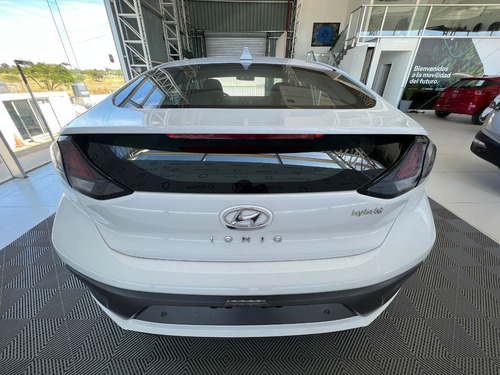 Imagen 3 de 22 de Hyundai Ioniq Unique 1.6 Gdi Hibrido At 5p