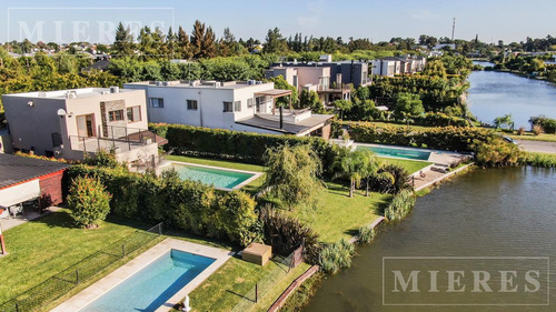 Lindisima Casa A La Laguna En Venta En Barrancas Santa Maria Bancalari