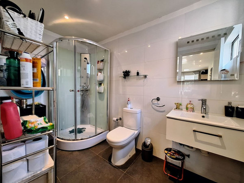 Casa En Venta De 5 Dorm. En Ñuñoa