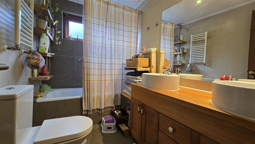 Casa En Venta De 5 Dorm. En Puerto Varas