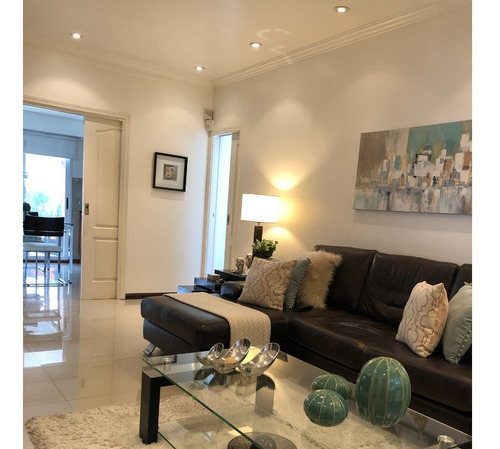 Imagen 11 de 18 de Excelente Casa En Venta Con Piscina Y Quincho - Lote De 20 X 35mts