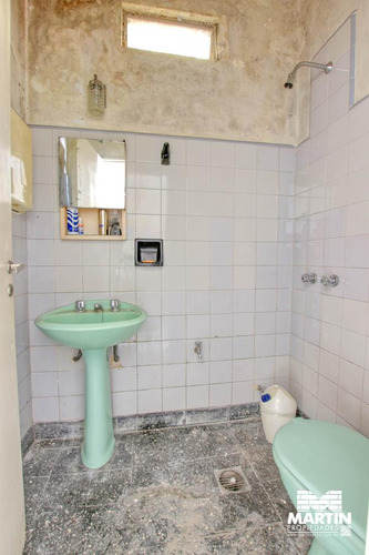 Galpón De 500m2 Con Tres Oficinas Y Vestuarios - Olivos