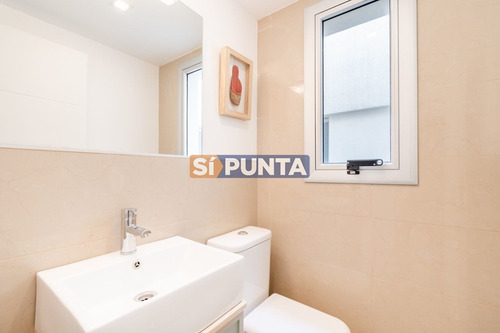 Imagen 21 de 28 de Apartamento De Tres Dormitorios En Suite En Venta Con Vista El Mar En Primera Línea Playa Brava