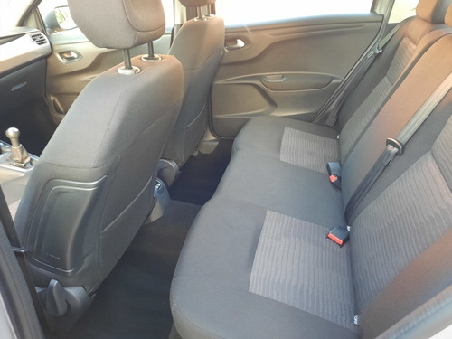 Imagen 13 de 15 de Peugeot 301 2017 1.6 Allure