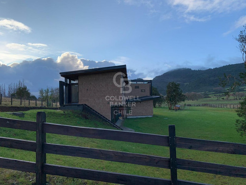 Acceso Al Lago Y Vista Al Volcán, Puerto Varas