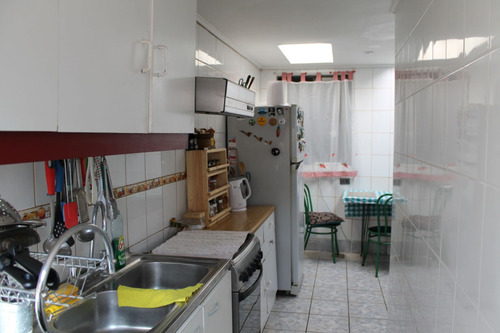 Vendo Linda Casa, 19 Florida Oriente.