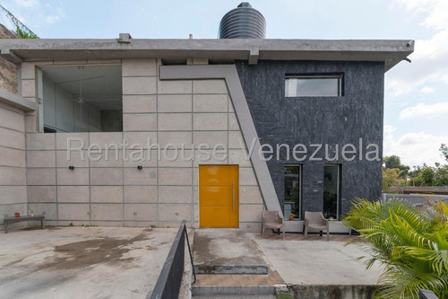 Casa Para Remodelar De Multiples Niveles En Venta Ubicada En Chaguaramos 25-17638