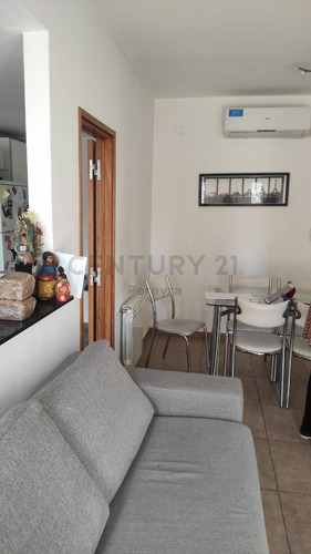 Imagen 2 de 16 de Calle 54 Entre 24 Y 25 - Piso De Dos Habitaciones En Venta - La Plata
