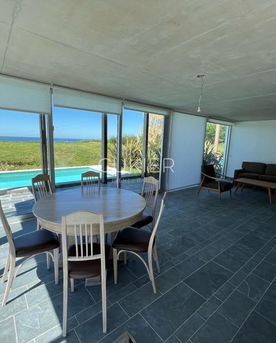 Imagen 7 de 18 de Alquiler De Temporada Y Alquiler De Apartamento 2 Dormitorios A Estrenar Duplex Con Piscina Propia Y Primera Linea Al Mar En Punta Ballena