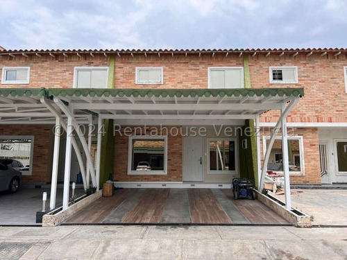 Gbf 24-23426 Vendo Hermoso Town-house Excelente Ubicación Contáctame Ya.