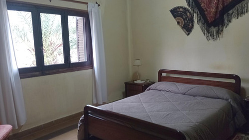 Venta Hermoso Chalet Serrano En Villa De Las Rosas, Excelente Ubicación