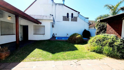 Casa 4 Amb Cochera Pileta Castelar Norte Permuta