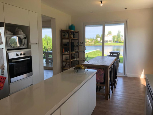 Imagen 8 de 30 de Excelente Casa A La Laguna En Complejo Villa Nueva - San Francisco