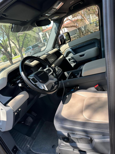 Land Rover Defender 2023