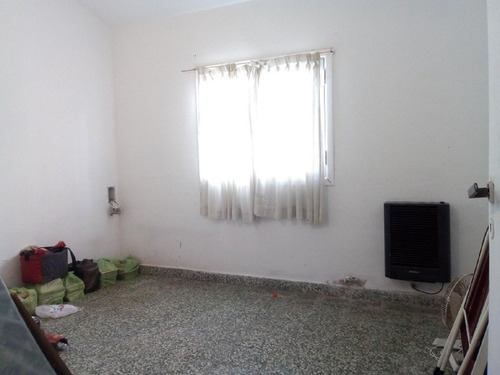 Imagen 8 de 12 de Casa Sola En El Lote. Gas Natural. Lote Libre